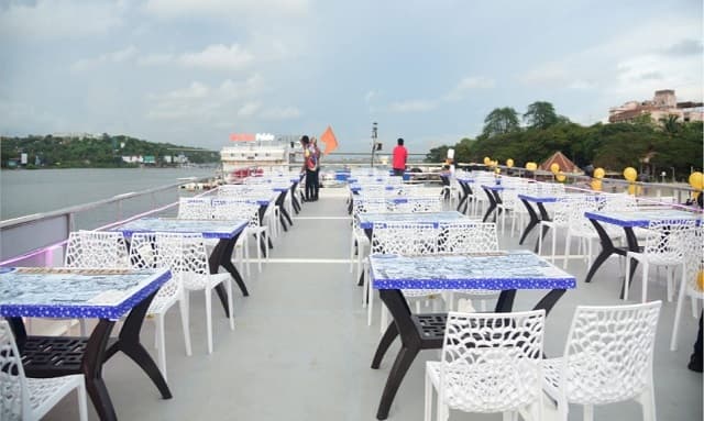 yacht party in goa