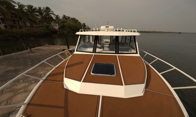 yacht rent in goa